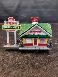 DEPT 56 Krispy Kreme Donut Shop Snow Village Ornament 55163 - Bild 1 von 6