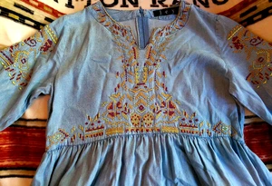 JOOY VINTAGE GRÖSSE L INDIANER BESTICKT KLEID HIMMELBLAU RUNDHALSAUSSCHNITT POL - Bild 1 von 11