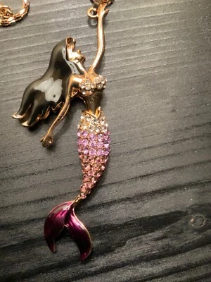 Collar de sirena Betsey Johnson púrpura con cola púrpura  Foto 1 de 4