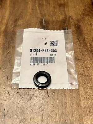 Sello de aceite HONDA (13x22x5) HRB215 HRM215 HRX217 91204-KE8-003 genuino OEM Foto 1 de 4