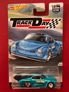 Hot Wheels Track Day Volkswagen Karmann Ghia 2016 - Picture 1 of 3