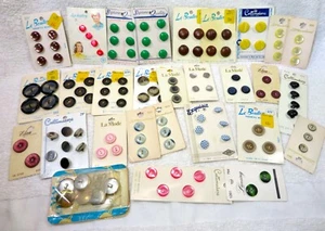Vintage Sewing Buttons Lot of 121 on 29 cards - Picture 1 of 5