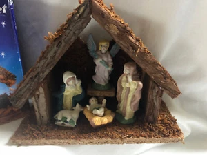 VINTAGE Wooden Stable Nativity Set with Ceramic Figures NEW - Picture 1 of 8