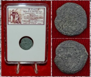 Ancient Coin Judaea HEROD ARCHELAUS Helmet Grapes Bronze Prutah Jerusalem Mint - Picture 1 of 4