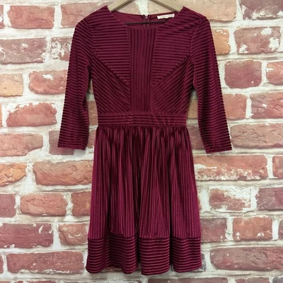 Vestido Copper Key Para Mujer Pequeño Terciopelo Bayas Plisado Ajuste Acampanado Manga Larga Fiesta Foto 1 de 4