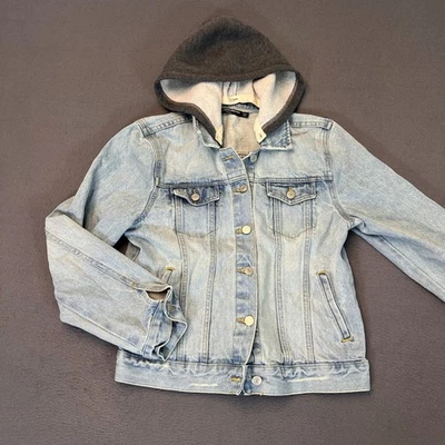Jaqueta jeans Brandy Melville J Galt com capuz lavagem leve feminina tamanho único Pkts - Imagem 1 de 4