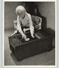 MAGNAVOX Phonograph w Model VINTAGE LUXURY ADVERTISEMENT 1950s Press Photo