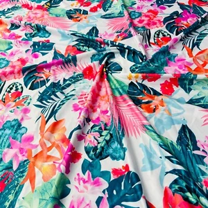 Traje de baño estampado rosa hawaiano de tela elástica de 4 vías 60" de ancho spandex por yarda - Imagen 1 de 5