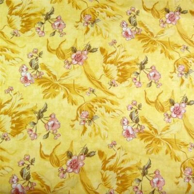 Dulces flores rosas suaves en tela de algodón dorado Sunglow de Beth Bruske, por 1/2 yarda Foto 1 de 3