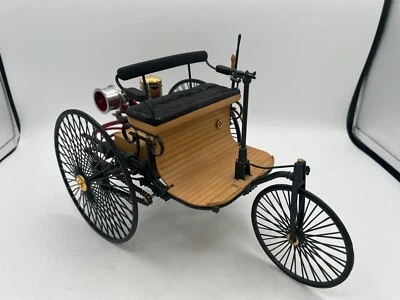 FRANKLIN MINT: 1:8 DIECAST 1886 MERCEDES BENZ PATENT 3 WHEEL MOTORWAGEN - Image 1 of 4