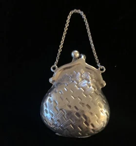 VINTAGE STERLING SILVER MINIATURE PURSE PILLBOX PENDANT - Picture 1 of 2