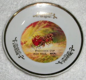 Piatto souvenir vintage made in Japan 3,5" Stagecoach Stop Irish Hills, MI - Foto 1 di 2