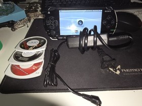 Black Sony PSP 1000 System w/ 3 movies Bundle