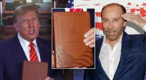 Präsident Donald Trump befürwortet GOTT SEGNE DIE USA König James Bibel LEE GREENWOOD - Bild 1 von 4
