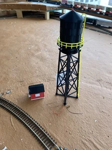 1:87 HO Scale Water Tower with Shed - Black - Picture 1 of 2