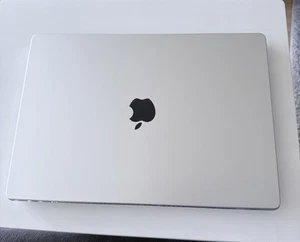 Apple - MacBook Pro 16-inch : A2780 - Afbeelding 1 van 6