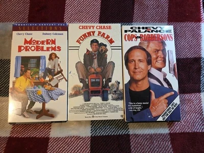 3 Vhs Lot-chevy Chase- Funny Farm (sealed), Cops & Robbersons,  Modern Problems  Foto 1 de 4