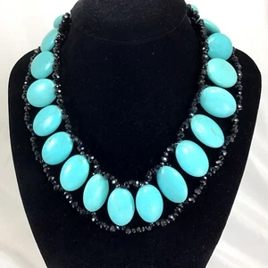 "Collar de cuentas de cristal turquesa y negro de magnesita con broche de tono plateado 18-20,5" - Imagen 1 de 12