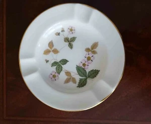 Vintage Wedgwood England Bone China Ashtray Wild Strawberry - Picture 1 of 2