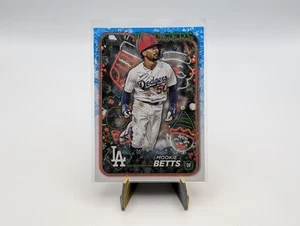 2024 Topps Holiday MOOKIE BETTS #H135 Holiday Variation Los Angeles Dodgers - Picture 1 of 2