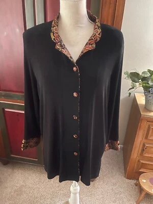 DRAPERS & DAMONS Chaqueta Ligera Tejida Negra Manga Larga con Ribete de Paisley Foto 1 de 4