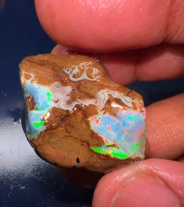 Natural Ethiopian Welo Opal Rough – Bright Play of Color Gemstone 63 Carat Raw - Picture 1 of 6