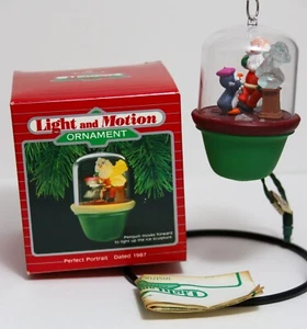Vintage Hallmark Penguin Perfect Portrait Light & Motion Christmas Ornament 1987 - Picture 1 of 5