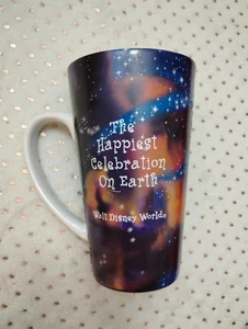 Disney Tinker Bell Tasse mit dem Schloss im Hintergrund und Pixie Staubeffekten - Bild 1 von 7