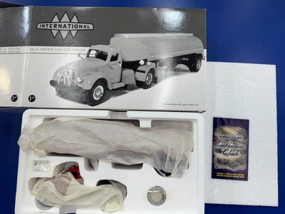 Remolque tractor Texaco 1949 primera marcha 1:34 KB-10 camión cisterna de masa madre rojo nuevo en caja Foto 1 de 4