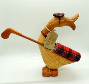 Vintage geschnitzte Holz Golf Ente Mein Name ist Betty Schottenkaro Hut & Tasche Golfschläger - Bild 1 von 12