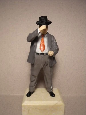 1/18 FIGURE  ALFRED NEUBAUER  VROOM  PAINTED  FOR  CMC  MINICHAMPS CMR  SCHUCO - Image 1 of 4