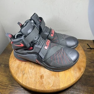 Nike Lebron Soldier IX 9 PRM Dark Grey Men's Size 9.5 Shoes 749490-008 - Picture 1 of 8