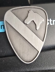US ARMY 1ST CAVALRY DIVISION HAT/LAPEL PEWTER PIN MEASURES 1 INCH - Picture 1 of 2