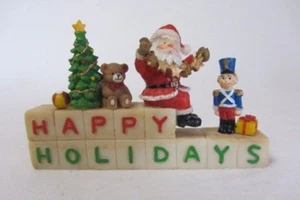 LILLIAN VERNON FELICES FIESTAS PEQUEÑO SIGNO SANTA RESINA ESTANTE NIÑERA FIGURA SIN USAR, EN CAJA - Imagen 1 de 2