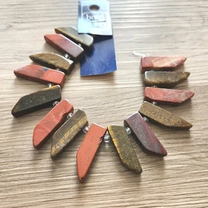 Bead Gallery Edelstein roter Jaspis und Tigerauge Stein Perlen Stachel Charms Neu mit Etikett Neu aus altem Lagerbestand - Bild 1 von 9