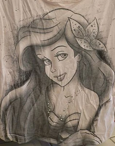 ARIEL~Estrás~Camiseta~T0P~Mujer~XL o XXL~Sirena más pequeña~NUEVA CON ETIQUETAS~Parques Disney~NUEVA CON ETIQUETAS - Imagen 1 de 14