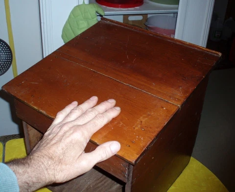 SMALL PRIMITIVE ANTIQUE WOODEN PODIUM LECTERN READING SPEECH PRESENTATION DESK Cover