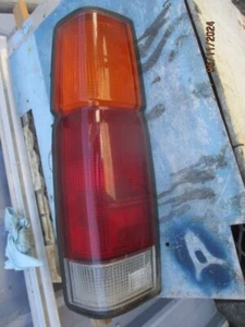 Luz trasera izquierda pickup Nissan 1987 a 1997 carrocería dura. Buen estado usado - Imagen 1 de 4