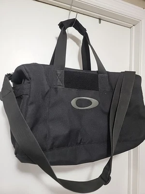 VTG Oakley Black 800D Nylon Gorpcore Sty Cargo Duffle Tote Weekender Gym 18" Bag - Image 1 of 4