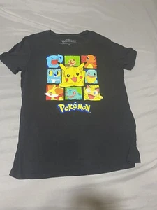 T-shirt grafica Pokemon nera taglia M blocco colore Pikachu Charmander Squirttle - Foto 1 di 4