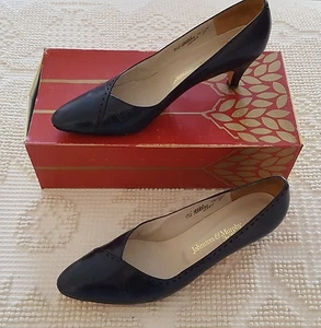 J&M JOHNSTON & MURPHY WOMENS STYLISH CLASSIC NAVY LEATHER PUMPS HEELS 9.5 4A USA - Picture 1 of 9