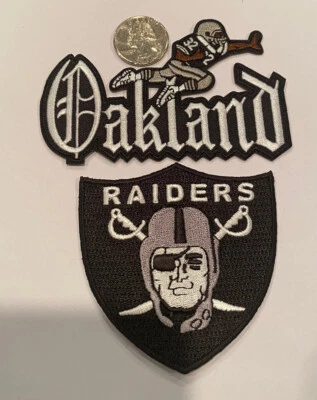 (2) PARCHES VINTAGE DE HIERRO SOBRE PARCHE BORDADO OAKLAND RAIDERS. ¡HERMOSO!! Foto 1 de 3