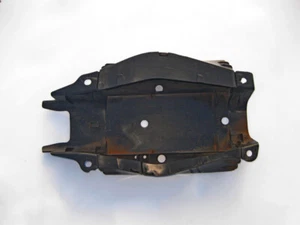 Mercedes-Benz A2133520400 Trim rear lower right arm for shock absorber E-Cla... - Bild 1 von 4