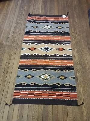 Alfombra acrílica tejida a mano diseño suroeste; 20"X40" Foto 1 de 2