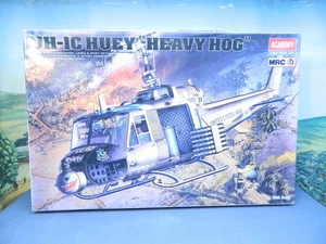 Kit 1/35 Academy #2199 UH-1C HUEY "HEAVY HOG" Nuevo en Caja Abierta - Imagen 1 de 3