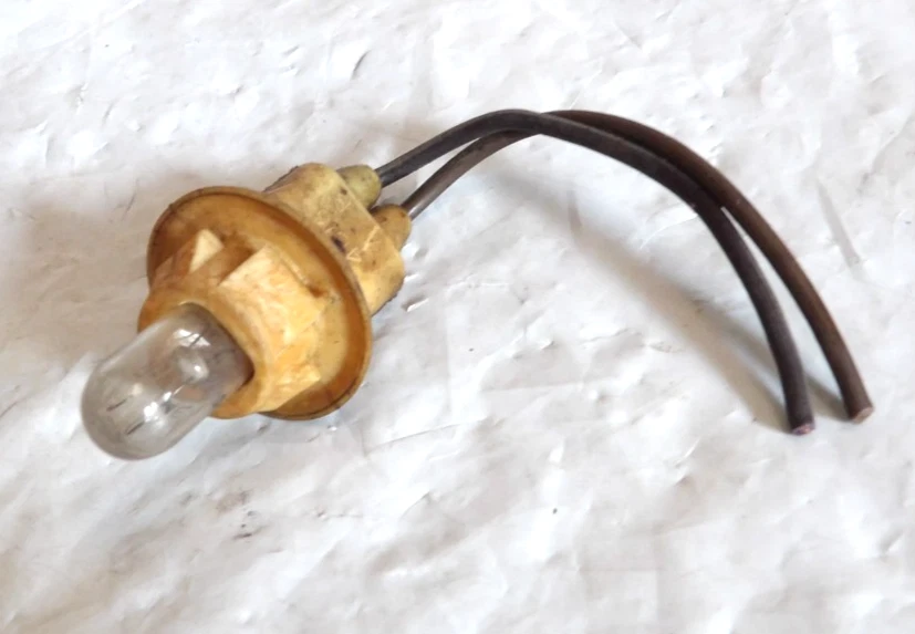 Cadillac Seville 1980-1985 parachoques trasero marcador lateral lente luz cola de cerdo toma Foto 1 de 1