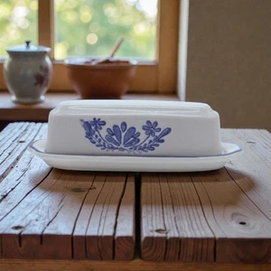 Pfaltzgraff "Yorktowne" 7 7/8 Inch 1/4 Pound Butter Dish - Side Decal - Picture 1 of 8