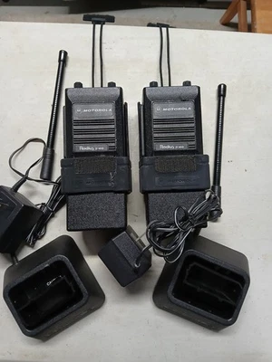 Radios y cargadores bidireccionales Motorola Radius P100 + fundas y antenas - COMO ESTÁN Foto 1 de 4