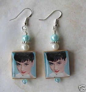 Pendientes Audrey Hepburn Azul Estrella de Hollywood Clásico Arte Alterado Dije Actriz  - Imagen 1 de 1