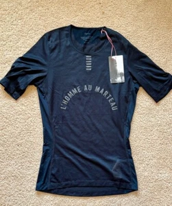 Rapha Men's Pro Team Short Sleeve Base Layer "L'Homme Au Marteau" Medium - NEW - Picture 1 of 5